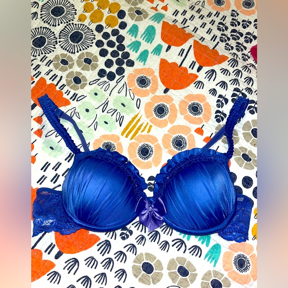 Victoria’s Secret Blue Satin & Lace‎ Push-Up Bra – 34B bling detail burlesque